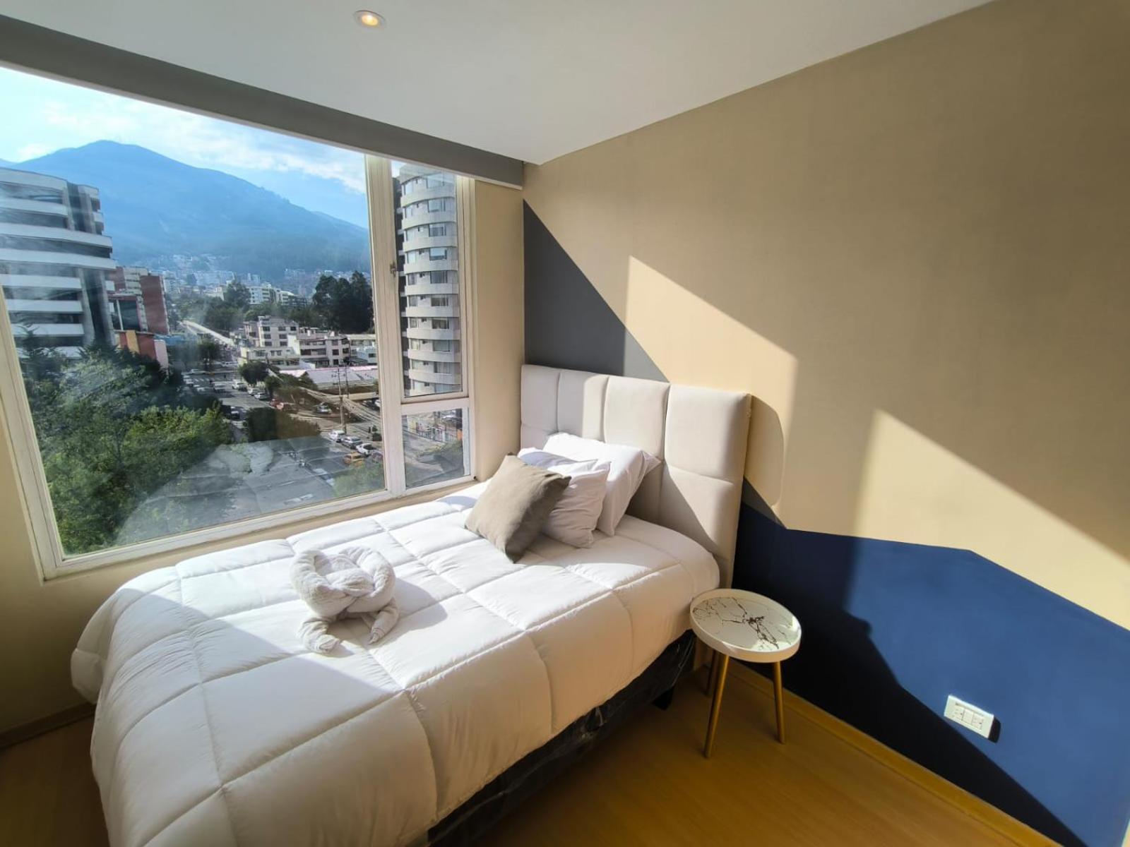 Apartment 12 Floor Carolina Area View 2br Cci Coliving Ecuador Quito